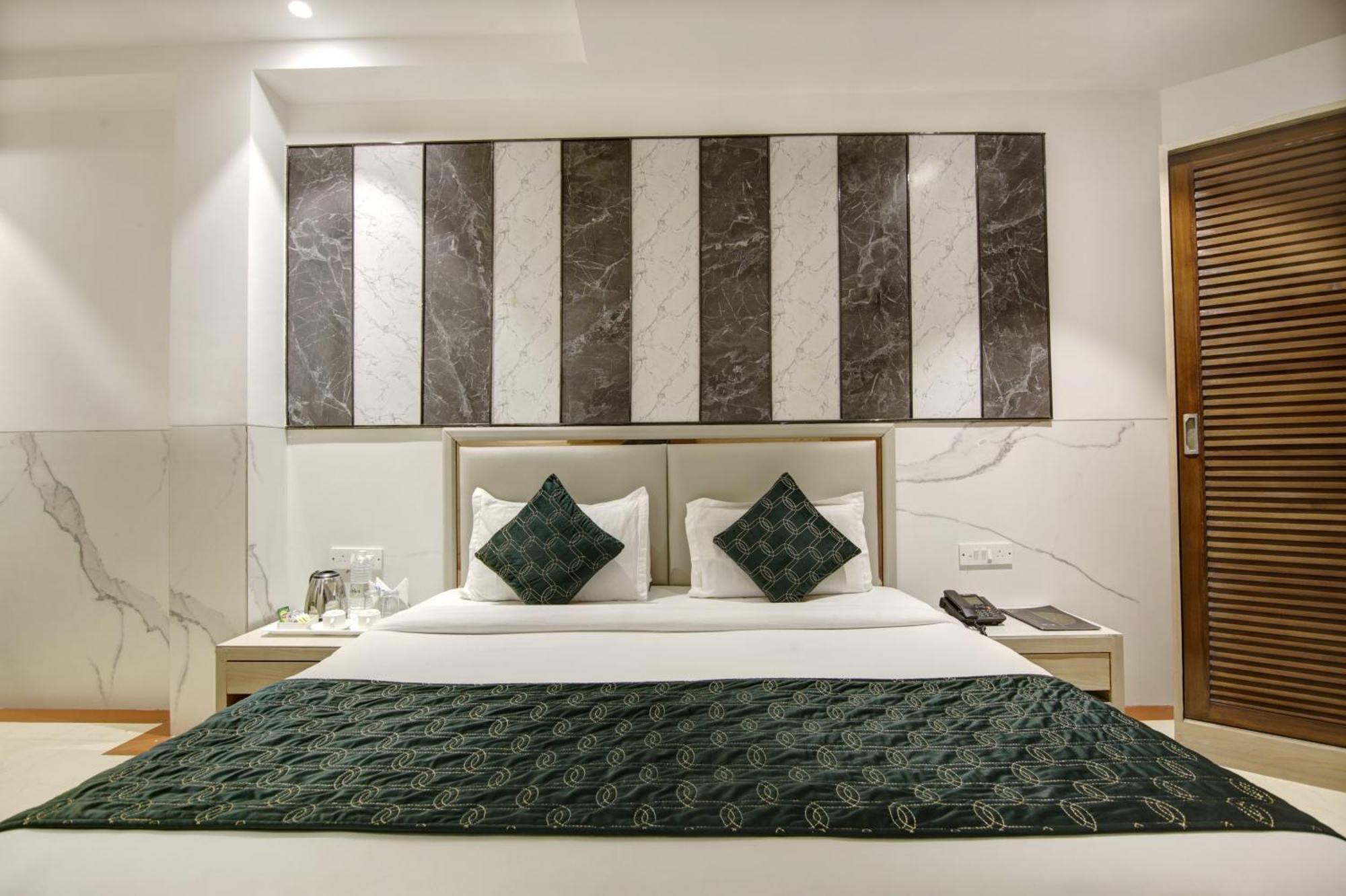 Hotel Transit International- Aerocity Delhi Airport New Delhi Extérieur photo