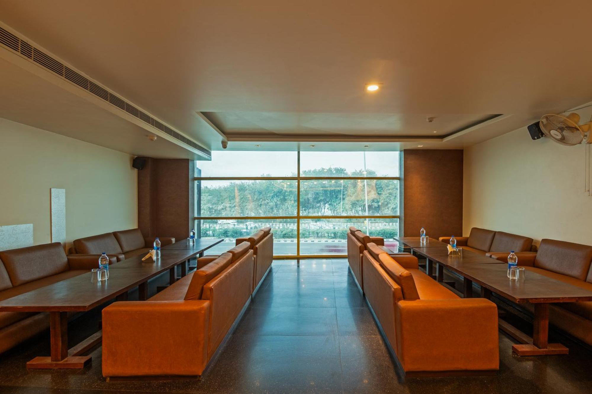 Hotel Transit International- Aerocity Delhi Airport New Delhi Extérieur photo